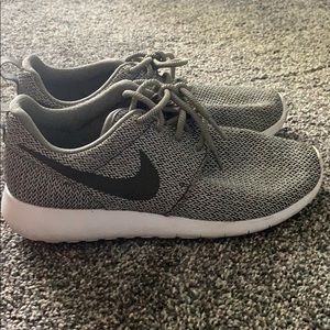 women’s nike roshe